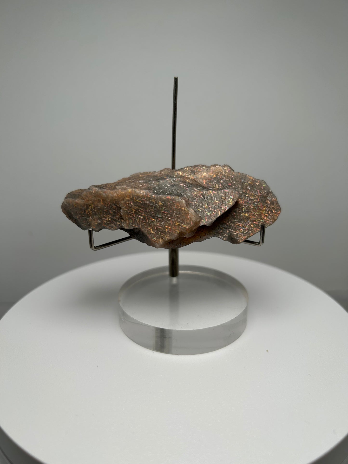 光の粒が舞うような輝き✨ タンザニア・ウルグル山地産サンストーン【Sunstone】