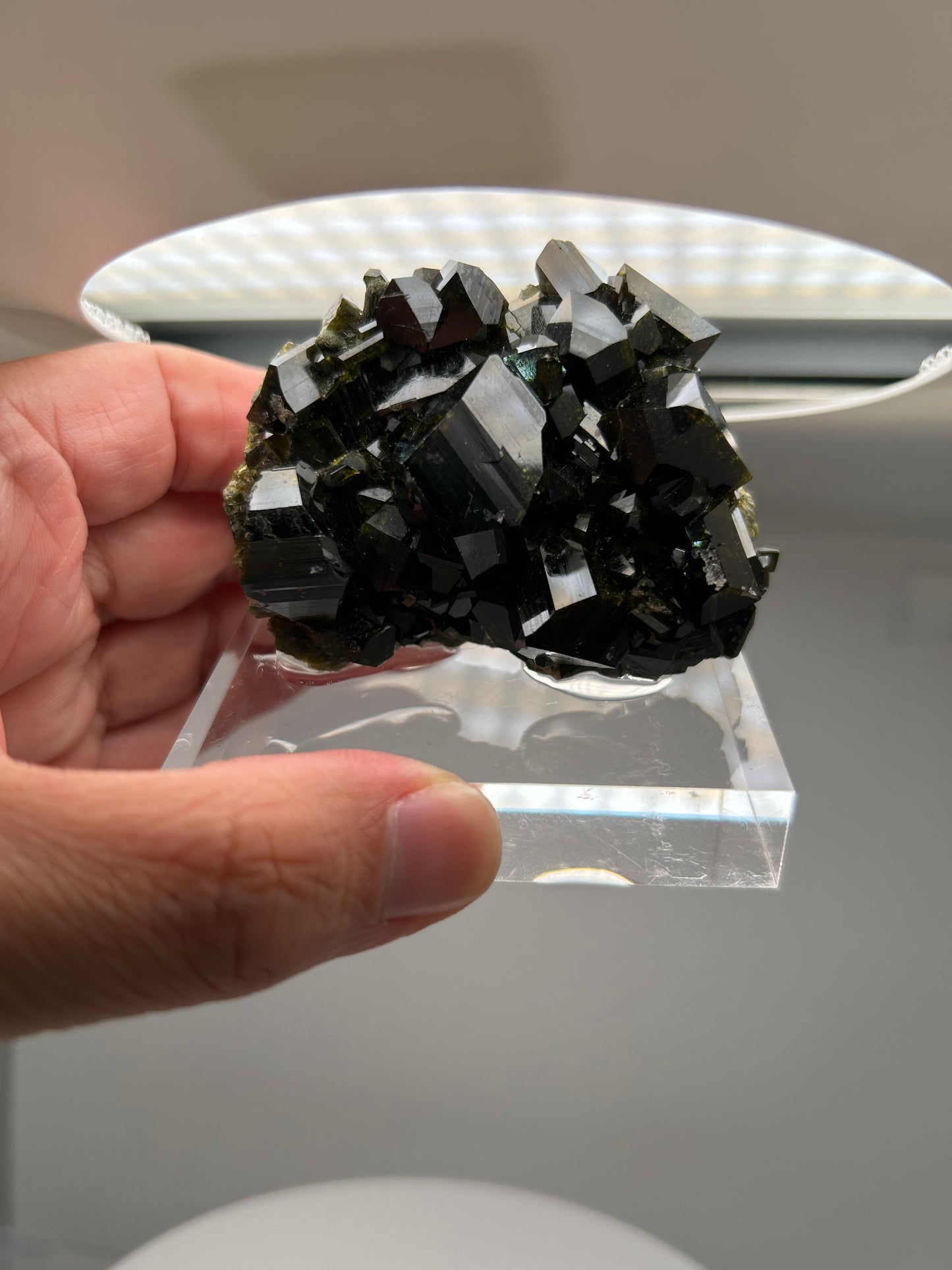 深緑の輝き|ペルー産エピドートの究極標本【Epidote / Peru】