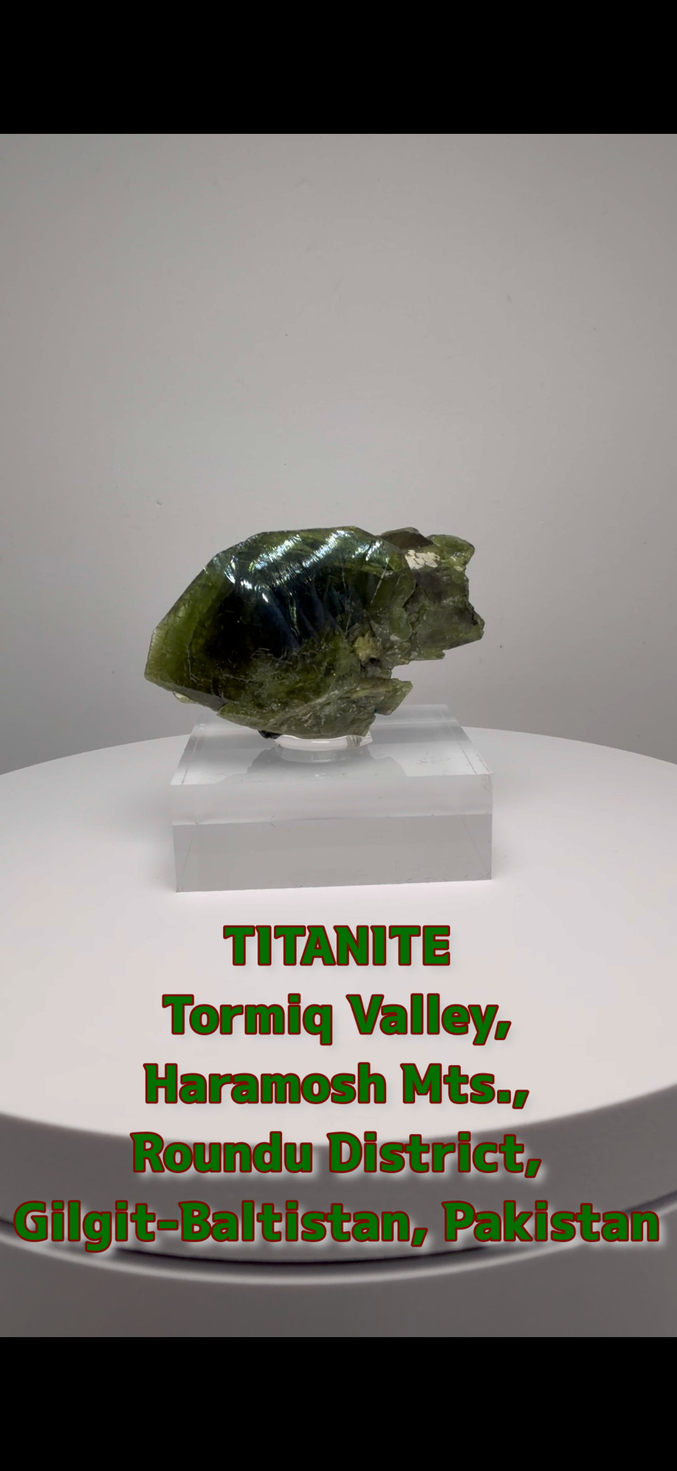 チタナイト(スフェーン)|パキスタン・トルミック産の深いグリーンが輝く結晶【TITANITE / Sphene】