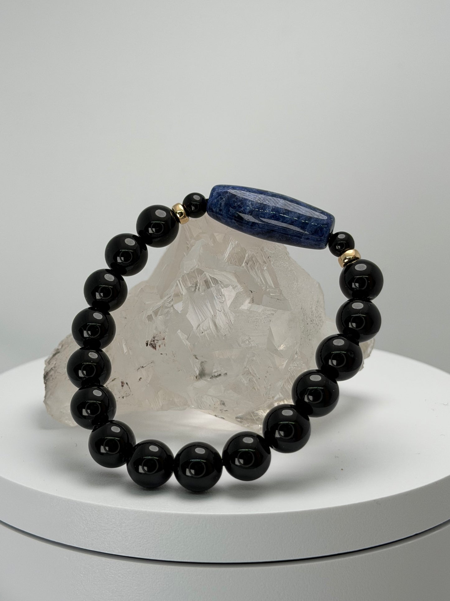 知性を纏う守り｜ソーダライト天珠 × モリオン デザインブレス　[国内加工 KOUSHUYA望月作天珠]　004