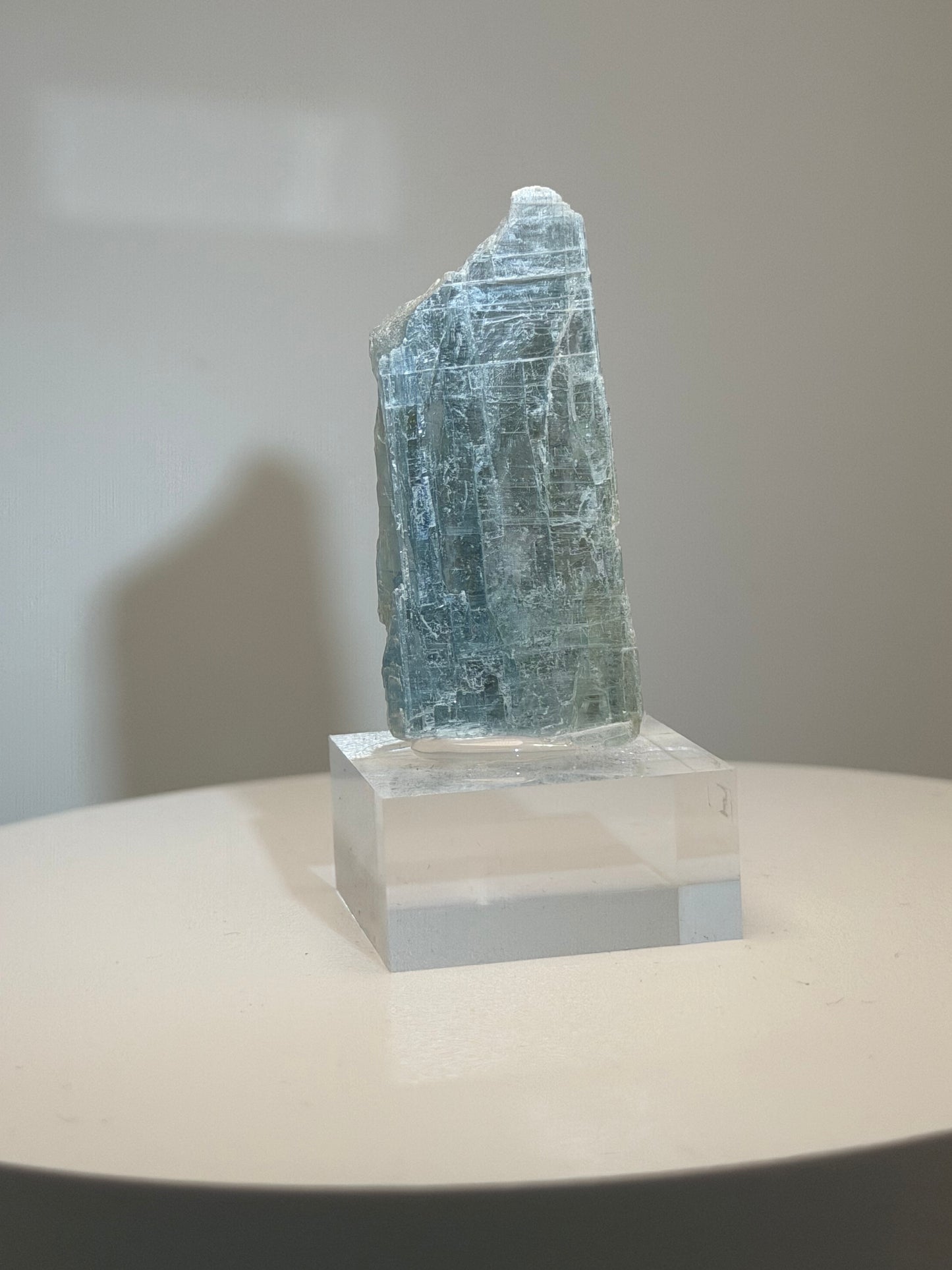 カイヤナイト 原石 Meeper Mine（ピスガ国有林）, ノースカロライナ州, アメリカ　ky005