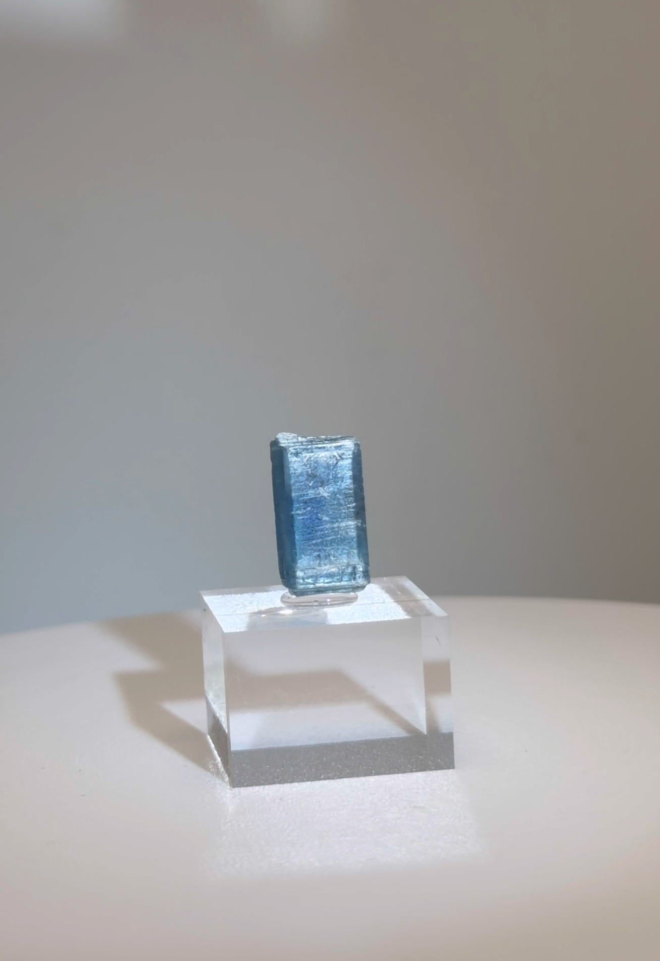 カイヤナイト 原石 Meeper Mine（ピスガ国有林）, ノースカロライナ州, アメリカ　ky002