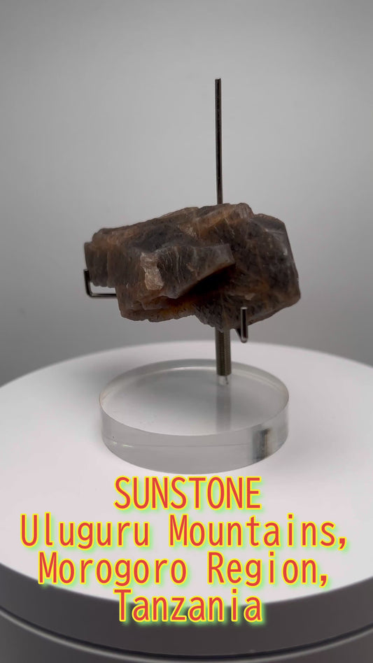 光の粒が舞うような輝き✨ タンザニア・ウルグル山地産サンストーン【Sunstone】